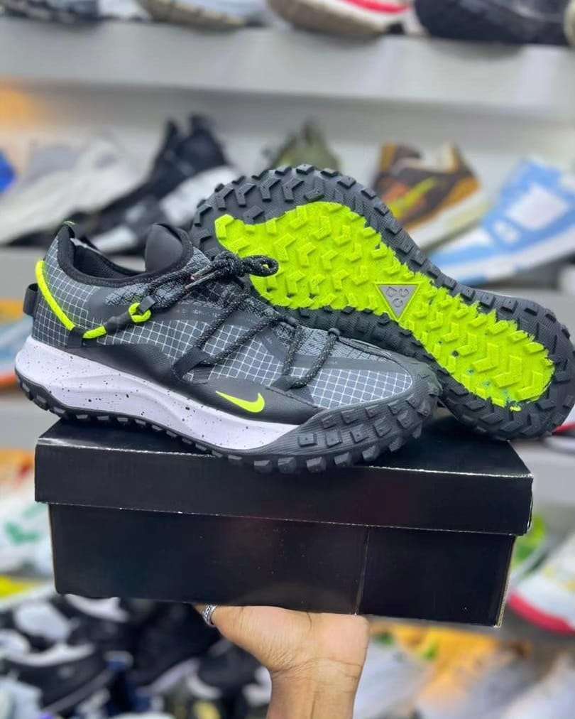 Nike ACG Mountain Fly Sneakers