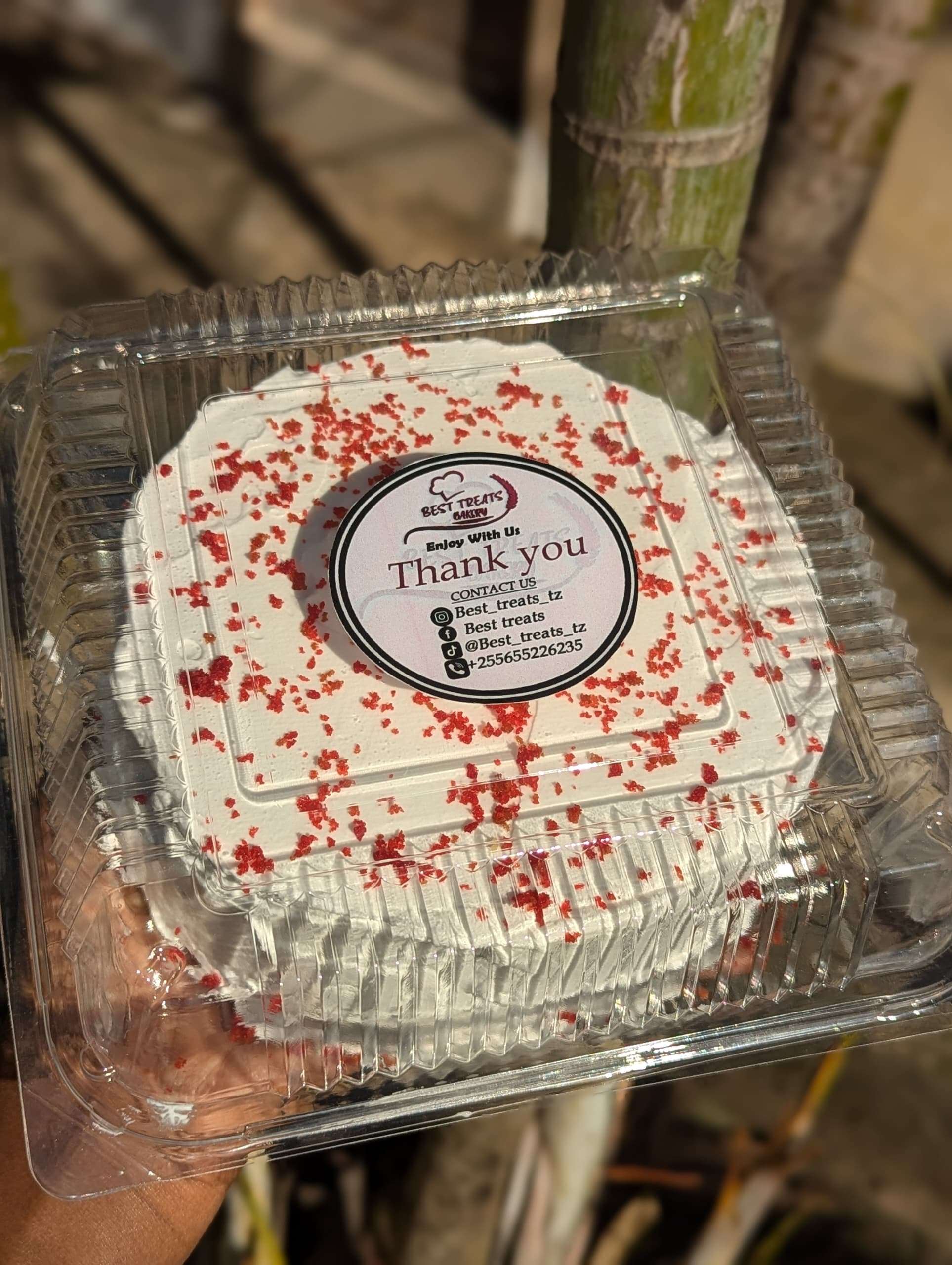 Red velvet cake, and it's sauce  - 500gm