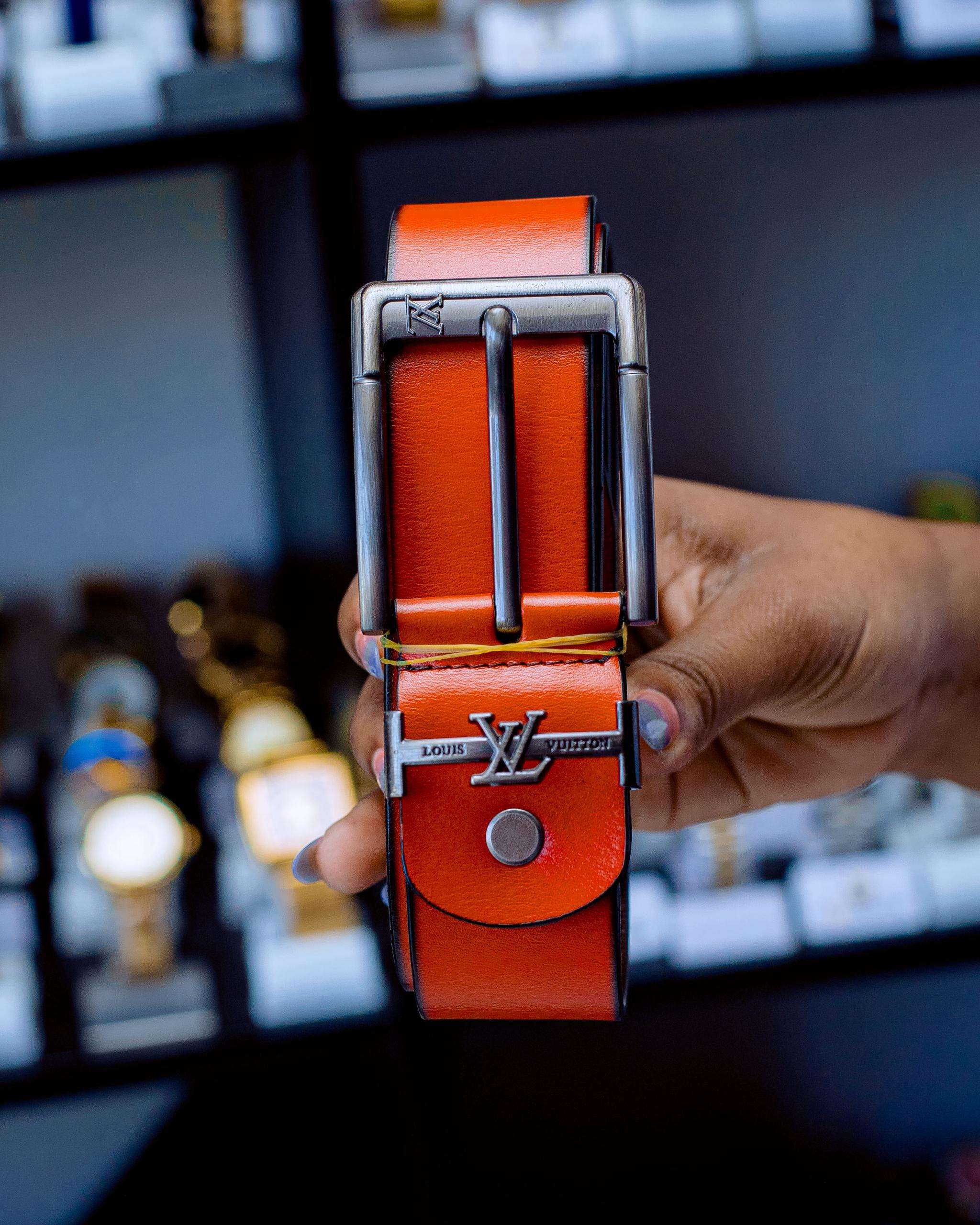 Luis Vuitton men leather belt
